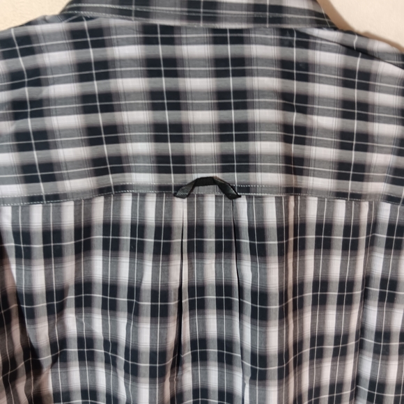 Classic🪞 Black and White Plaid Button-Down Shirt - Picture 4 of 6